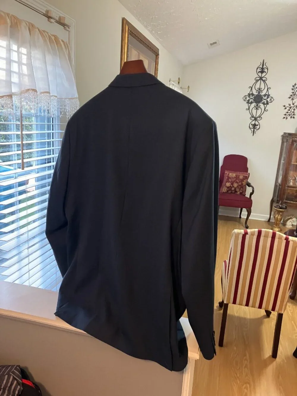 48R Perry Ellis suit